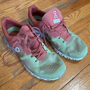 On Clouds Coral/Green size 8